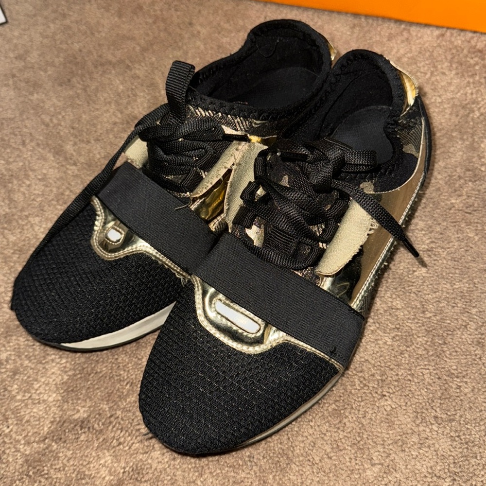 Black and gold Balenciaga women sneaker
